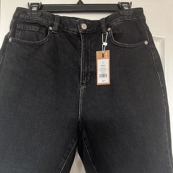 BRAND NEW Denim Shorts - Picture 3 of 5